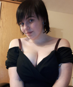 Ava Amour APClips.com profile