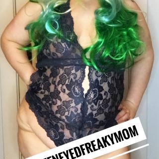 Sexy momma photo gallery by GreenEyedFreakyMom