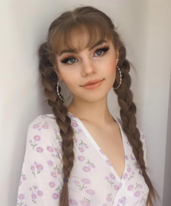 Dellie APClips.com profile