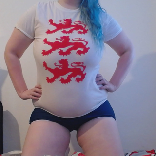 It's cumming home! Sexy England fan (non-nude) photo gallery by Naughtylilslut