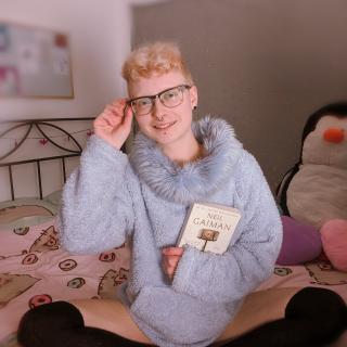 Cosy Bookworm photo gallery by Enby Jupiter